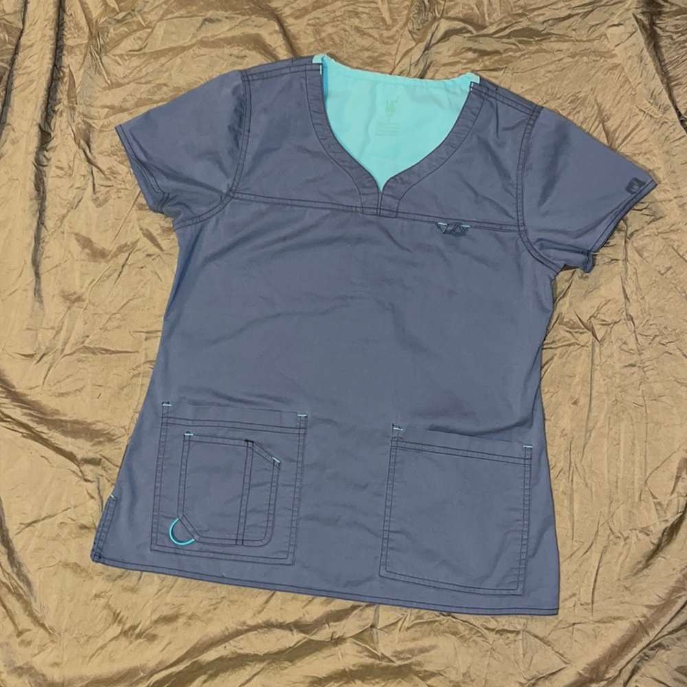 MC2 scrub top, small
